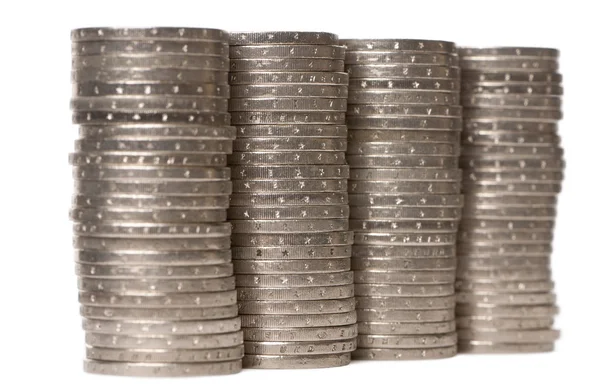 Στοίβες των κερμάτων των 2 ευρώ μπροστά από το λευκό φόντο — Φωτογραφία Αρχείου