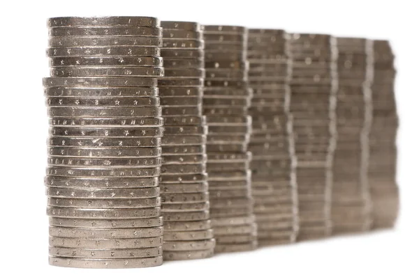 Στοίβες των κερμάτων των 2 ευρώ μπροστά από το λευκό φόντο — Φωτογραφία Αρχείου