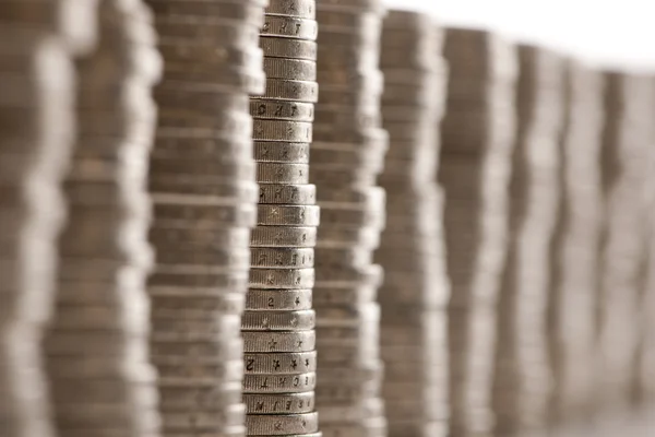 Close-up stack di 2 Euro Monete davanti allo sfondo bianco — Foto Stock
