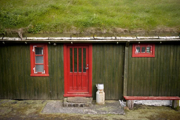 島ミキネス、フェロー諸島の村の家 — ストック写真