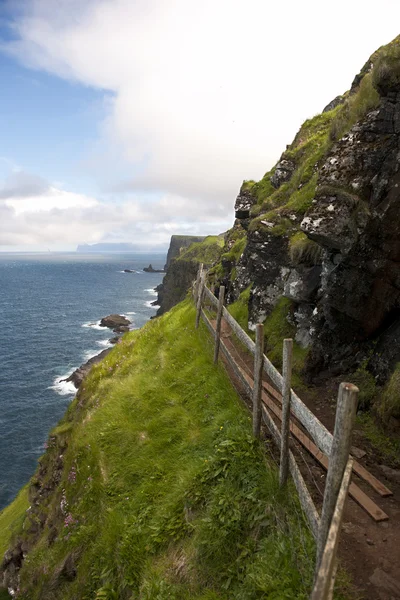 Vacker utsikt över kusten av mykines, Färöarna — Stockfoto