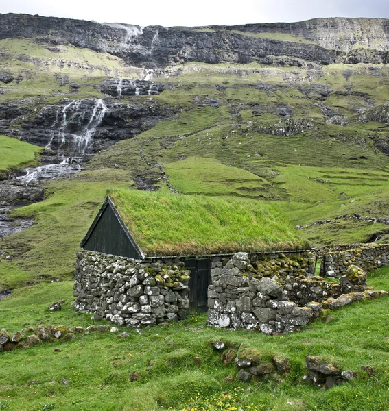 Vecchia casa in pietra nelle Isole Faroe — Foto Stock