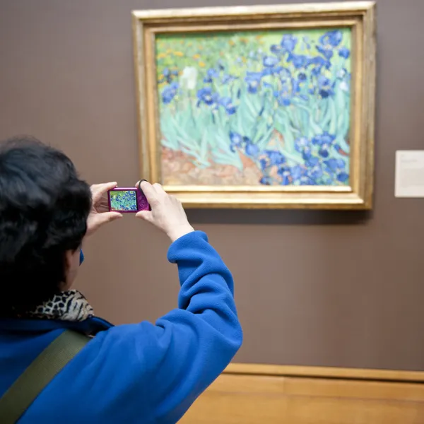 Person taking a picture of a painting, Getty Centre, Los Angeles, California, USA — Stock Photo, Image