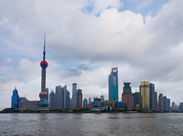 Vista panorâmica do Bund (Wai Tan) em Xangai, China — Fotografia de Stock