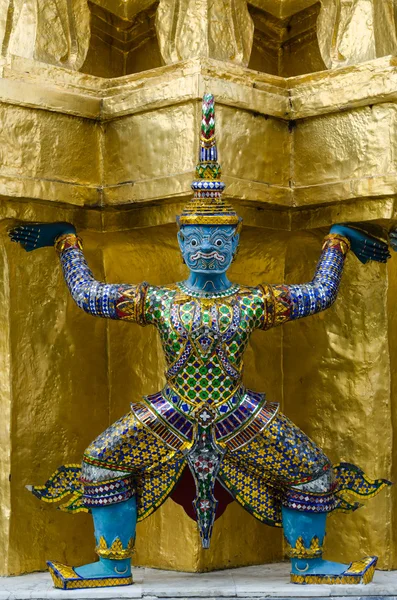 Güzel bir pagoda'nın dev heykeli — Stok fotoğraf
