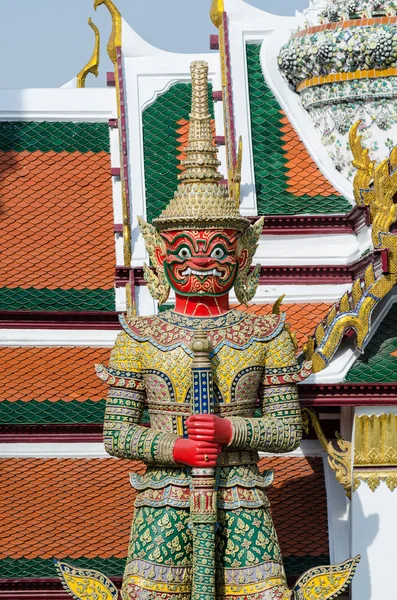 Statua strażnik w wat phra Kaew w Bangkoku — Zdjęcie stockowe