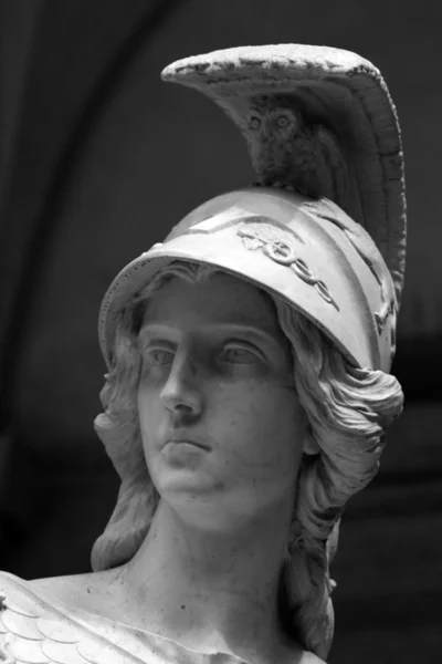 雅典娜雕像 图库照片