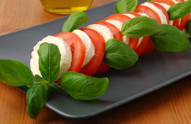 Caprese salatası