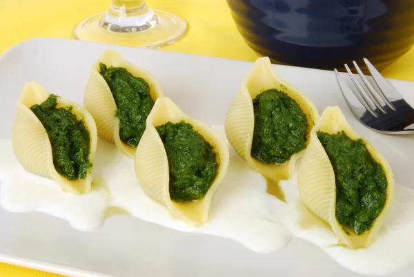 Stock image Pasta shells stuffed with spinach