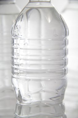 plastik şişe suları