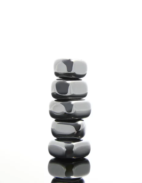 Stacked reflective stones — Stock Photo, Image