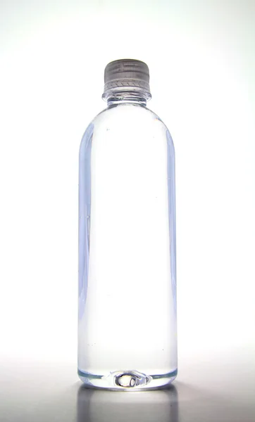 Botella agua clara — Foto de Stock