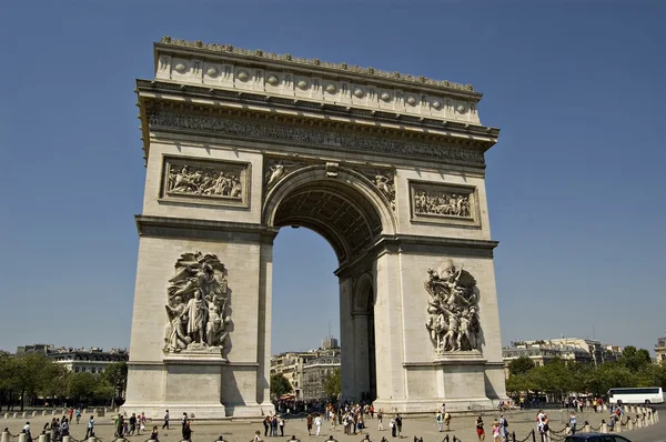Переглянути на «Тріумфальна арка» в Парижі. Франція — стокове фото