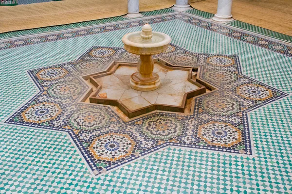 Fontana nella tomba di Moulay Ismail a Meknes Immagine Stock