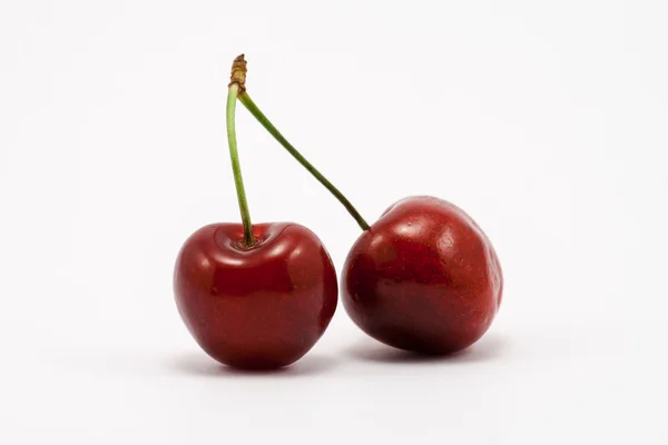 Zwei saftige rubinrote Kirschen — Stockfoto