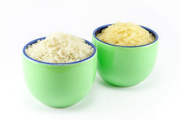 Два сорта риса внутри двух чашек кофе — стоковое фото