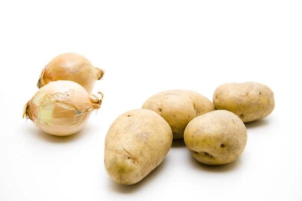 Patatas y cebollas crudas —  Fotos de Stock