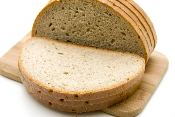 Kepekli ekmek ahşap plaka üzerinde — Stok fotoğraf