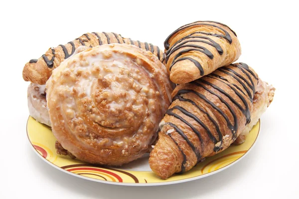 Croissant auf Teller — Stockfoto