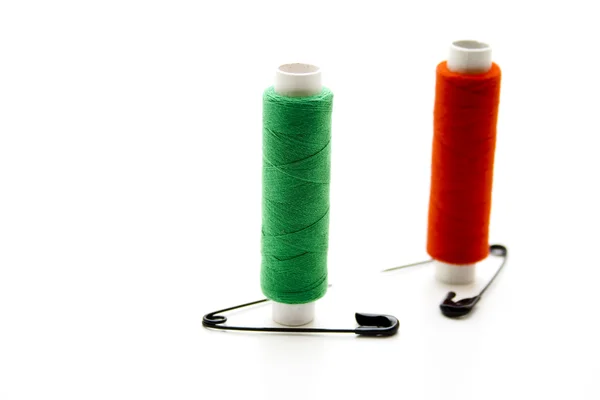Thread rolls with certainty needle — Stock Photo, Image