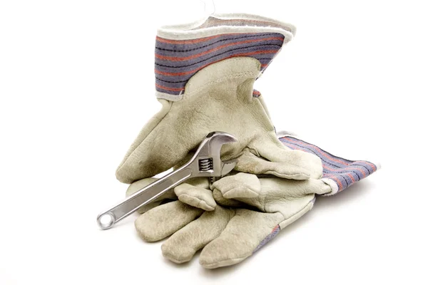 Arbetande handske med skiftnyckel — Stockfoto