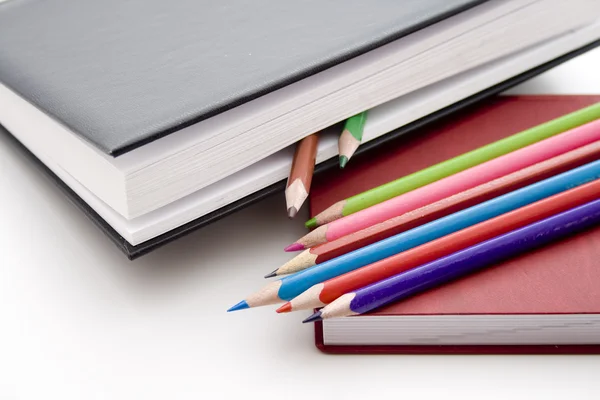 Colored pencils and books — Stock Photo, Image