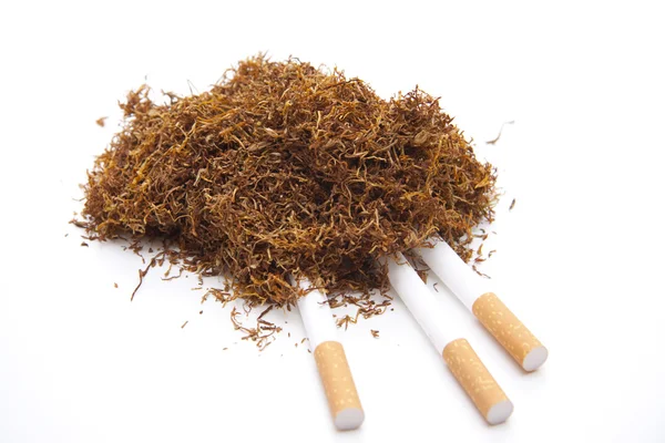 Tabaco solto com cigarros — Fotografia de Stock