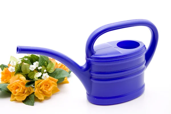 Zavlažovací plechovka s květinami — Stock fotografie