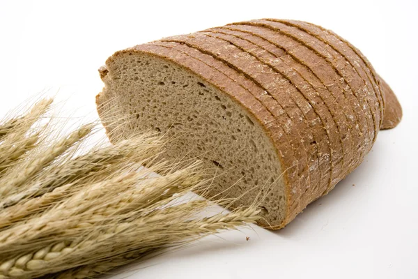Хліб і пшеничні вуха — стокове фото