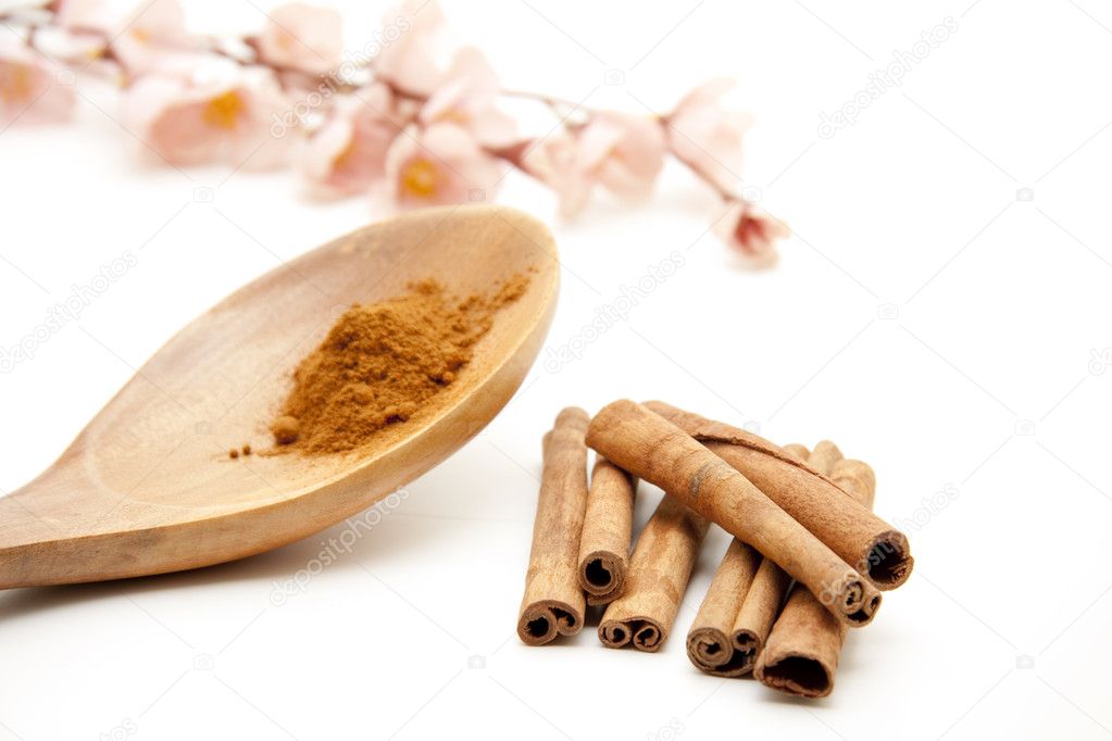 Cinnamon sticks and powders