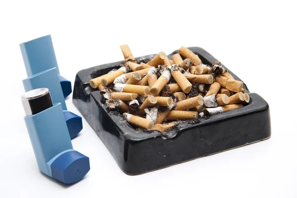 Inhaler and ashtray — Stock Photo, Image