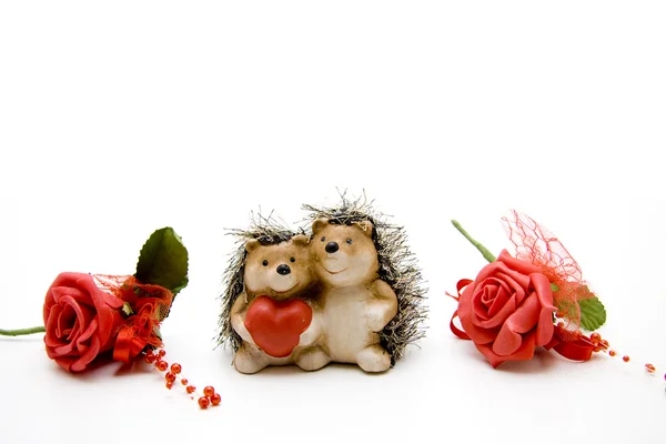 Red roses with hedgehog — Stock Photo, Image