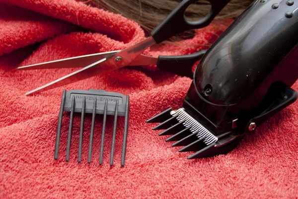 Elektriska hårklippningsmaskiner med sax — Stockfoto