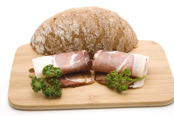 Rauwe ham met brood — Stockfoto