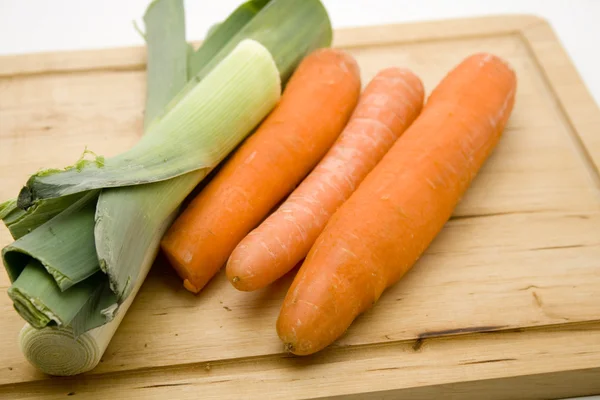 Fresh leek with carrots — Stock Photo, Image