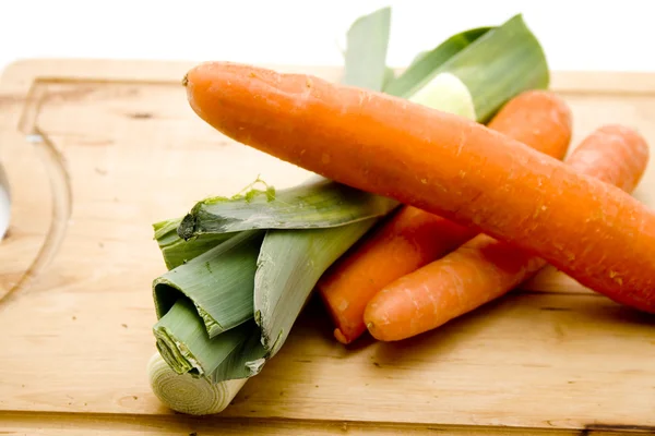 Poireau frais aux carottes — Photo