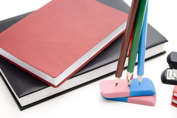 Цветные карандаши с резиной — стоковое фото