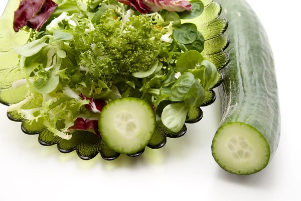 Salata kasenin içinde karıştırın — Stok fotoğraf