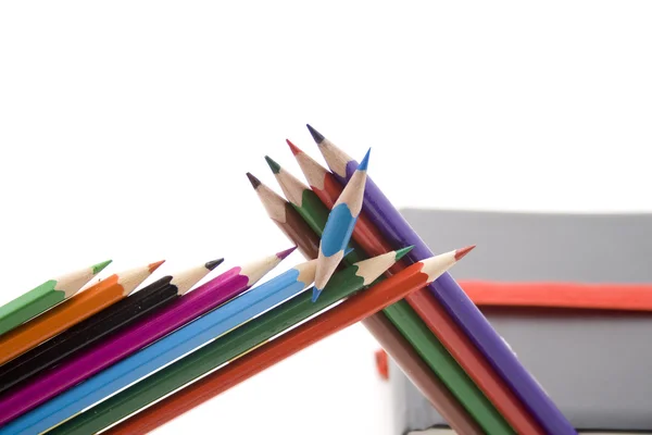 Lápices de colores con cuaderno —  Fotos de Stock