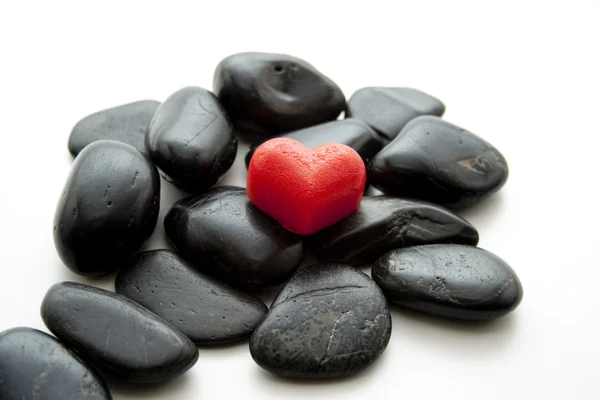 Μαύρες πέτρες με καρδιές — Φωτογραφία Αρχείου