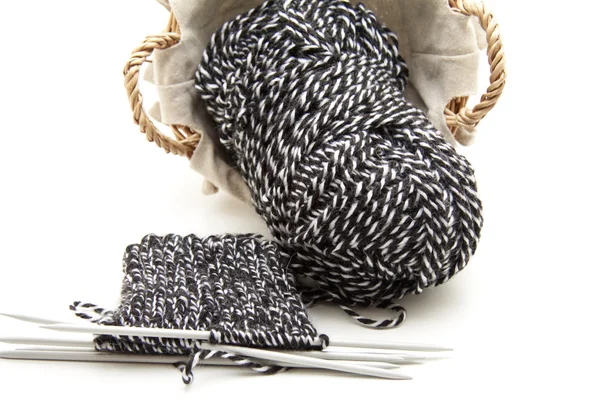Tricotar com a lã — Fotografia de Stock
