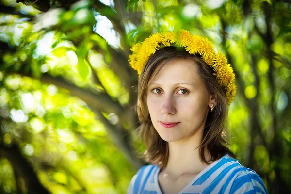 Girl with yellow dandelion's wreath — Stock Photo, Image