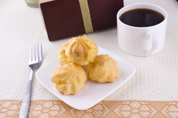 stock image Sweet cream cake with coffee and gift