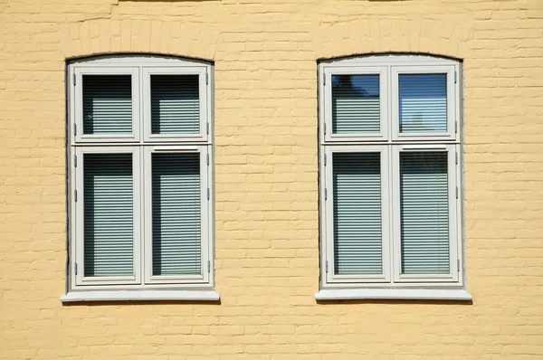 Deux fenêtres fermées — Photo