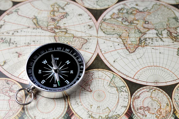 Kompas na mapie miasta — Zdjęcie stockowe