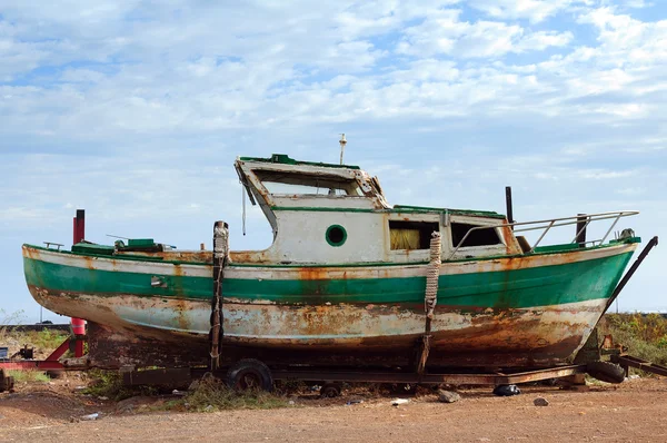 Vieux bateau de pêcheurs — Photo