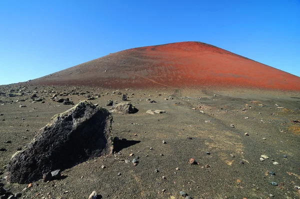 Червоний вулкан — стокове фото