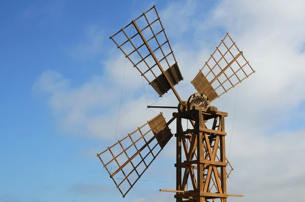 Stary wiatrak — Zdjęcie stockowe