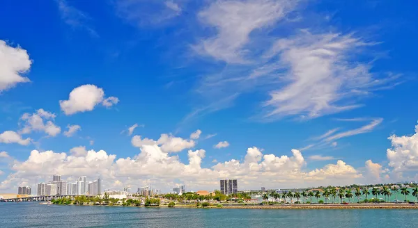 Miami photographié depuis un bateau de croisière quittant le port — Photo