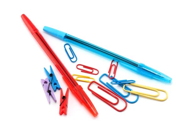 Bolígrafo, bolígrafo y clips — Foto de Stock